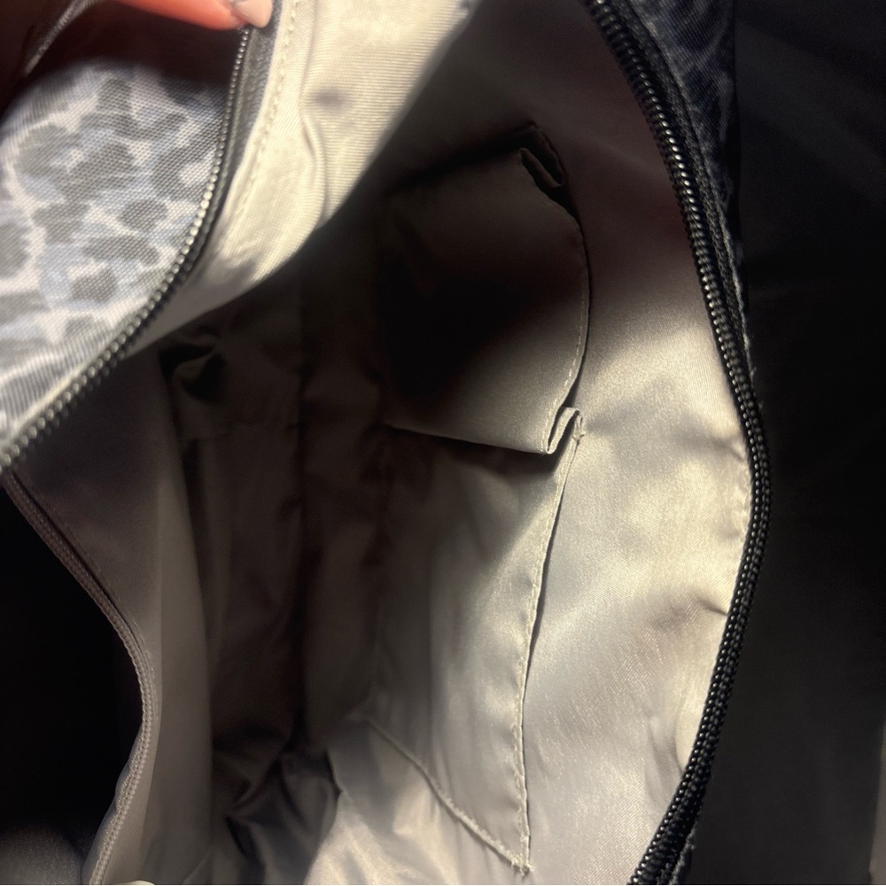 Baggallini cheetah print hobo style with canvas Crossbody strap - Picture 9 of 11